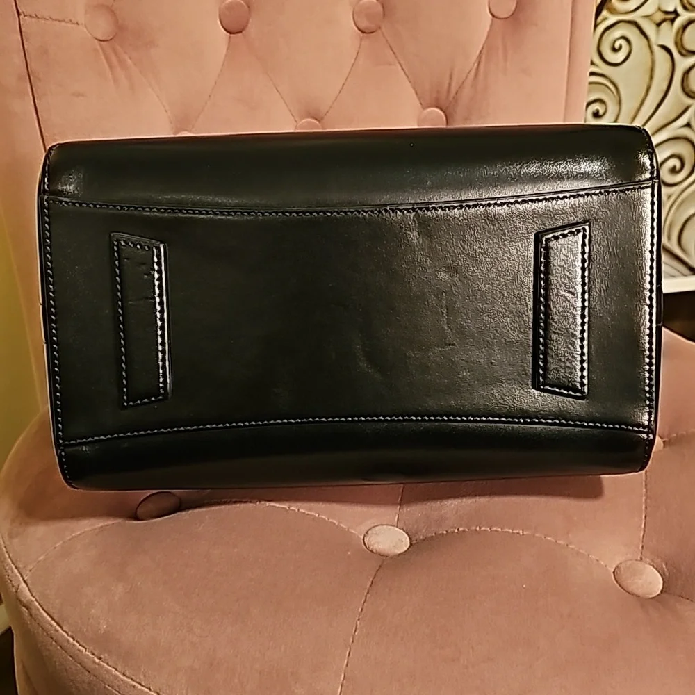 Authentic Givenchy Antigona Small in Smooth Black - Picture 4 of 16